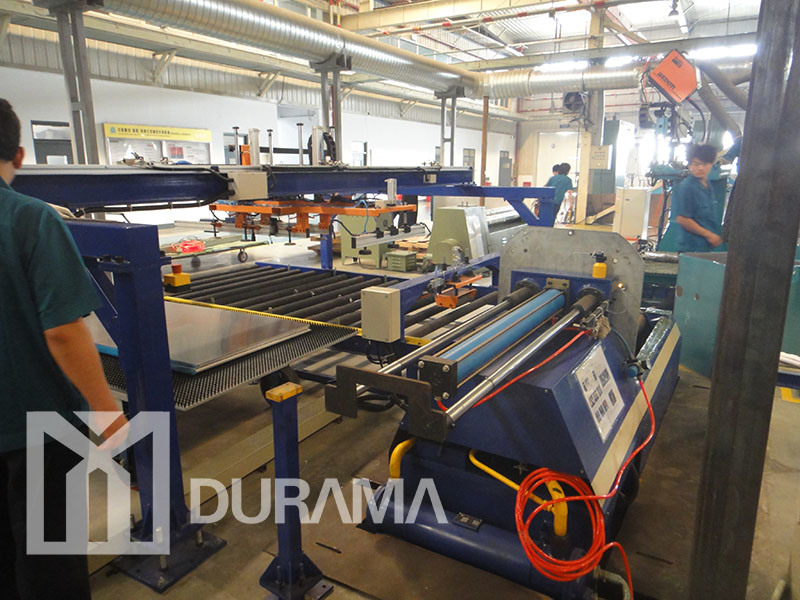 W12-12X2500 آلة الانحناء الرباعي الهيدروليكية